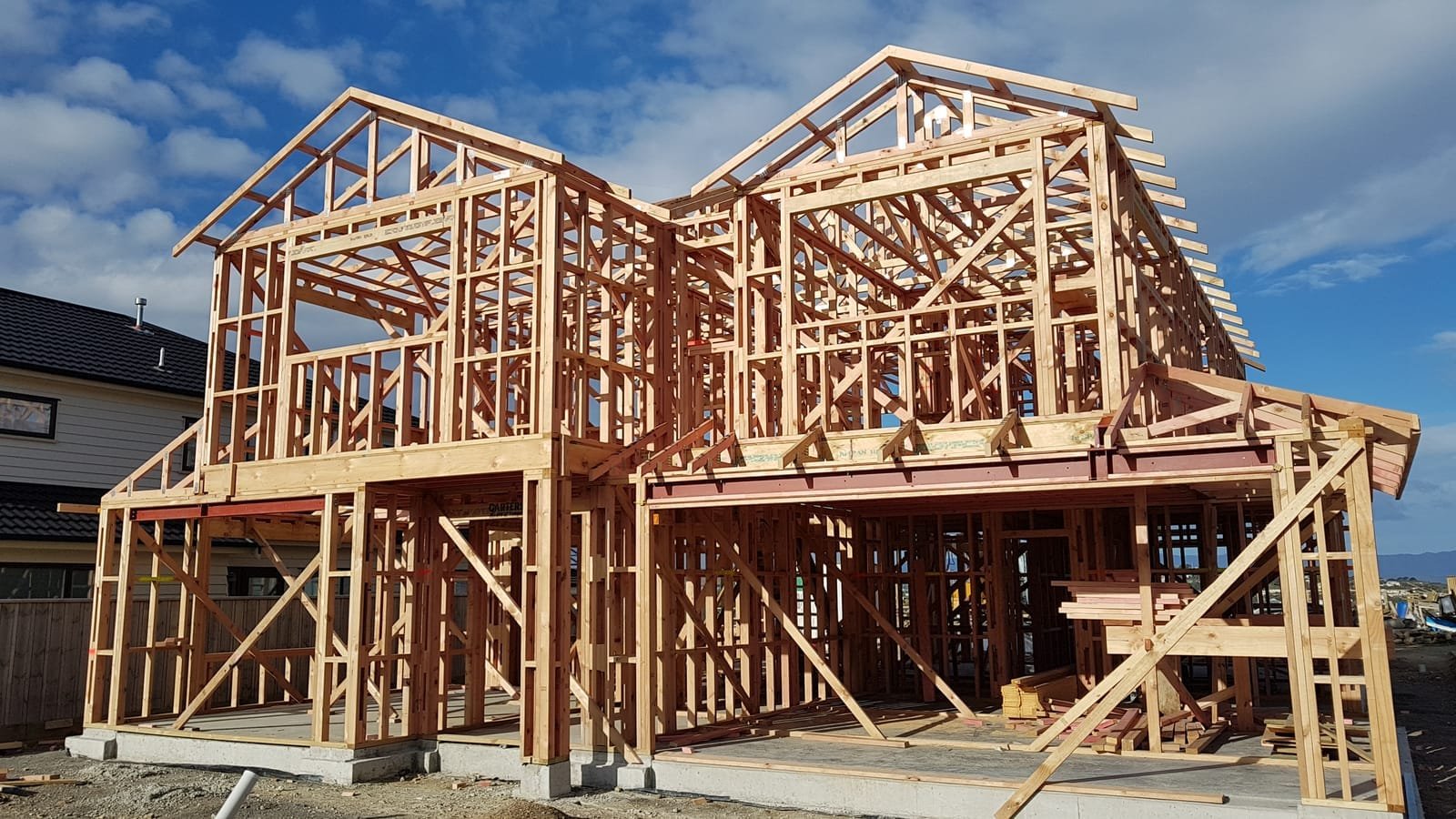 Casa con estructura de madera, metálica o de hormigón: cómo elegir el sistema
